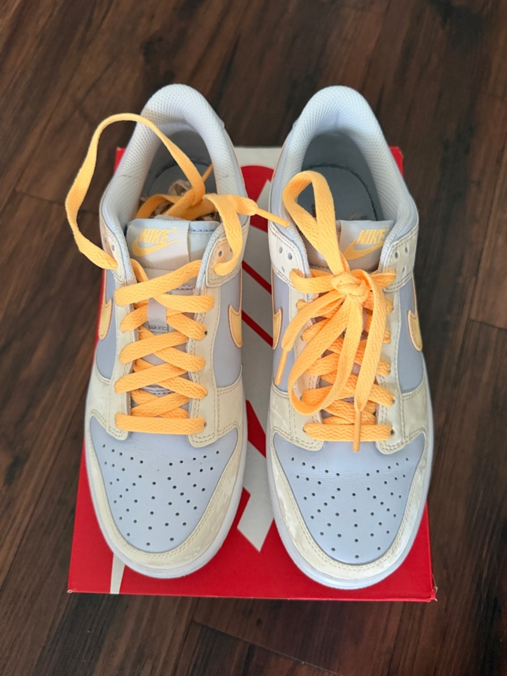 Nike Kids Low-Top Sneakers in Light Gray and Yellow